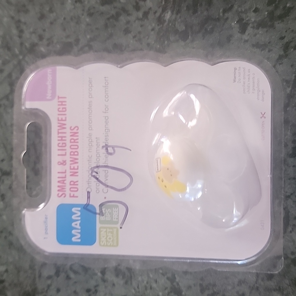Small and lightweight pacifier for newborns